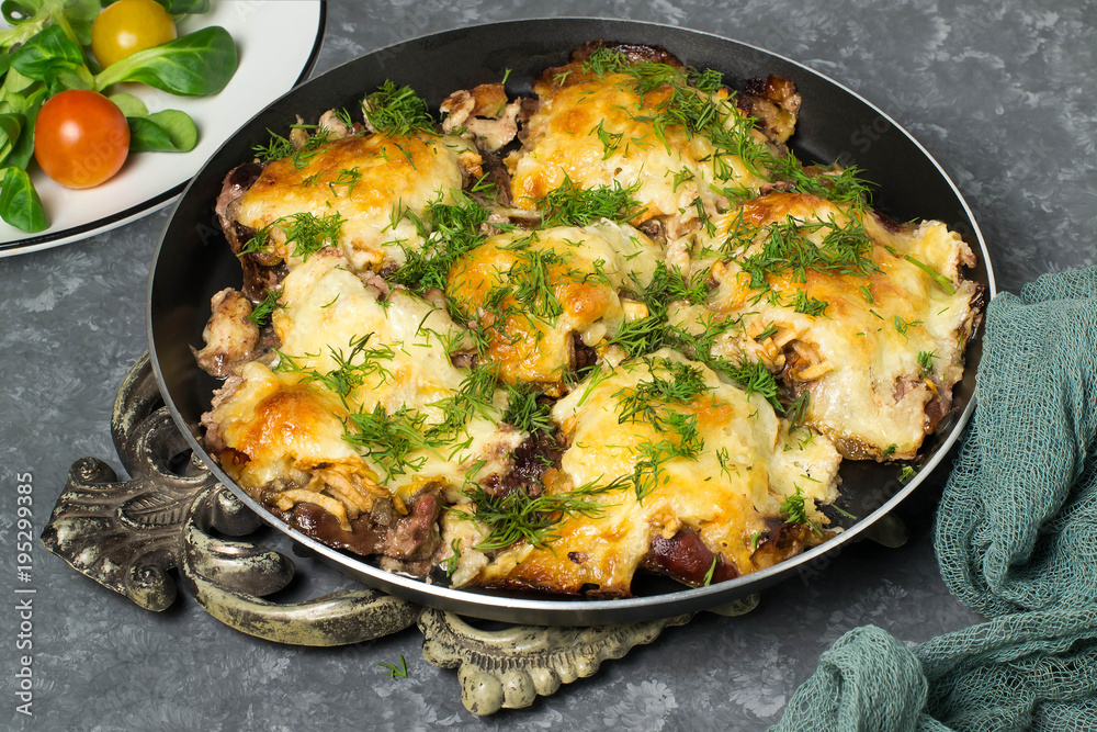 Chicken liver baked with apples and cheese Chicken liver baked with apples and cheese