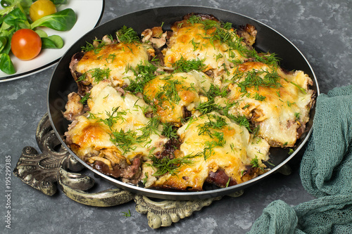 Chicken liver baked with apples and cheese