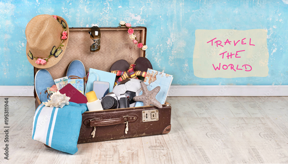 auf reisen gehen - Koffer packen Stock Photo | Adobe Stock