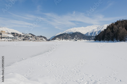 St. Moritz, St. Moritzersee, Stazerwald, Eisfläche, Winterwanderung, Engadin, Oberengadin, Winter, Wintersport, Muottas Muragl, Alpen, Graubünden, Schweiz