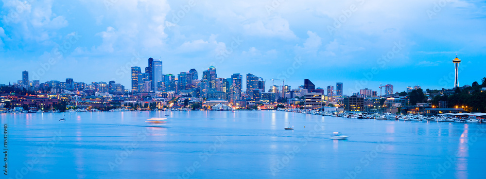 Lake Union and downtonw city skyline of Seattle, Washington State, USA