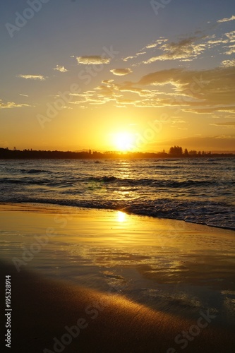 Sonnenuntergang am Strand von Byron Bay  NSW  Australien