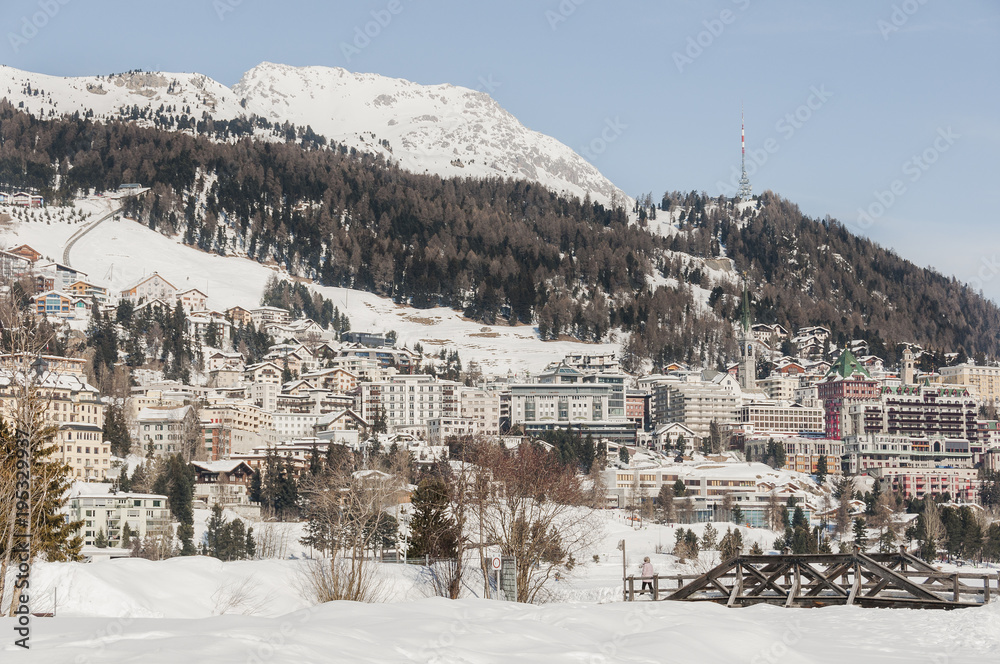 St. Moritz, Dorf, Kirche, Corviglia, Engadin, Oberengadin, St. Moritzersee, Winter, Wintersport, Winterwanderung, Inn, Alpen, Graubünden, Schweiz