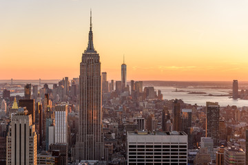 Wandcirkels Empire State Building Lower Manhattan skyline bij zonsondergang  © Simon Dannhauer