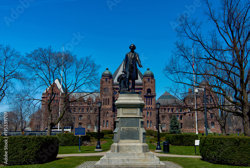 Fotografie TORONTO - APRIL 18: Ontario Legislative Building on April 18, 2015 in Toronto