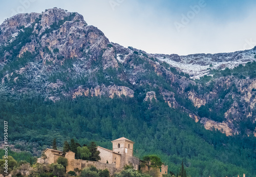Deia a beautiful village in a remote valley in the Serra Tramuntana mountain range, Majorca (Mallorca), Balearic Islands, Spain. © Luis