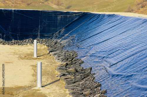 discarica rifiuti solidi urbani impermeabilizzazione con tubi esalazione gas  photo