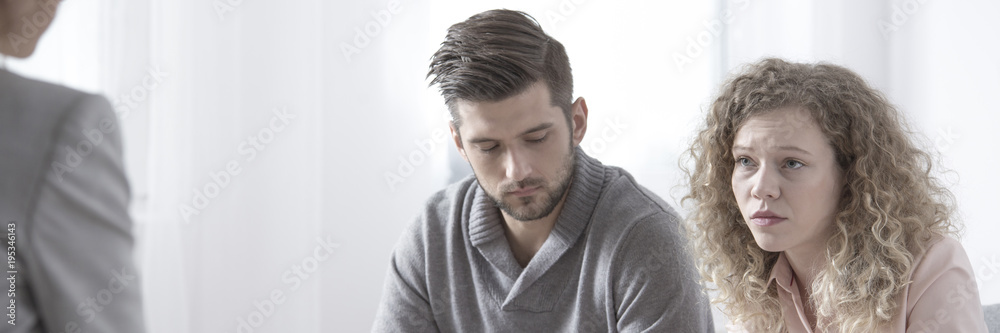 Obraz premium Young marriage with problem