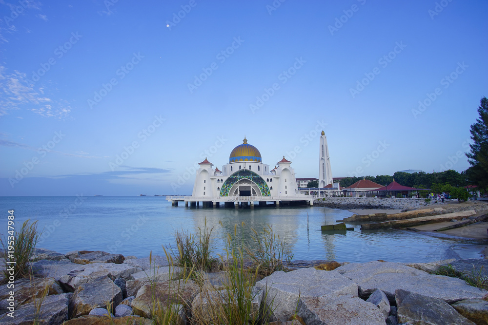 Fototapeta premium Majestic view of Malacca Straits Mosque during blue hour.