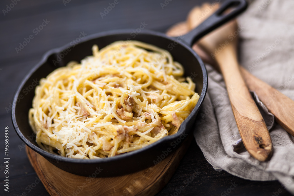 Spaghetti carbonara with egg and pancetta
