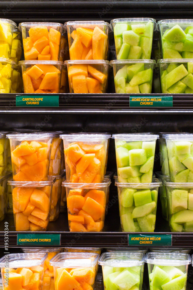 Assortment of fresh cut fruit in plastic containers in supermarket grocery display  case foto de Stock | Adobe Stock