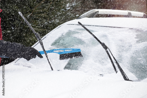 snow brush clean car windshield 