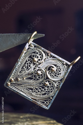 Canvas-taulu The work of jewelers
