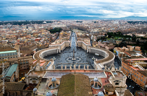 Petersplatz und Petersdom im Vatikan in Rom in Italien