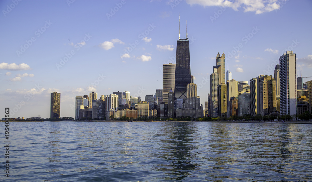 Obraz premium Chicago Skyline from North Avenue Beach