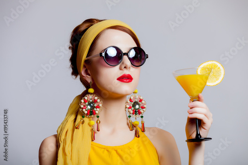Canvas Print girl in 70s clothes style with tropical cocktail
