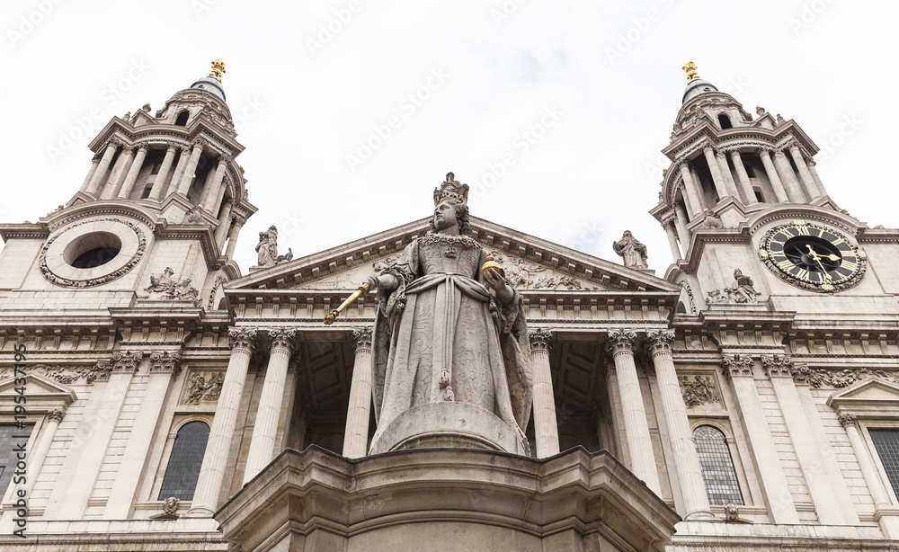 18th century St Paul Cathedral and statue of Queen Anne, London, United Kingdom.