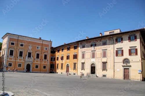 ville de Pise sur les bords de l Arno en Toscane