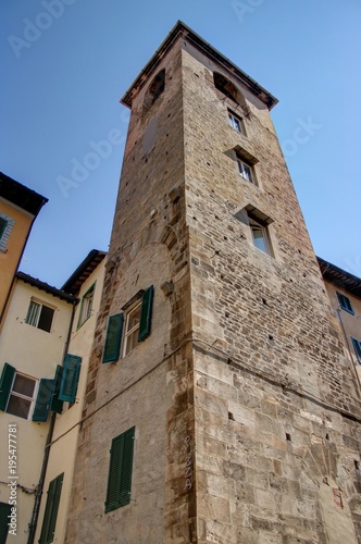 ville de Pise sur les bords de l'Arno en Toscane