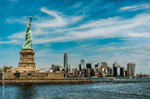 Statue of Liberty Monument in front of New York Skyline colorgrading © CL-Medien