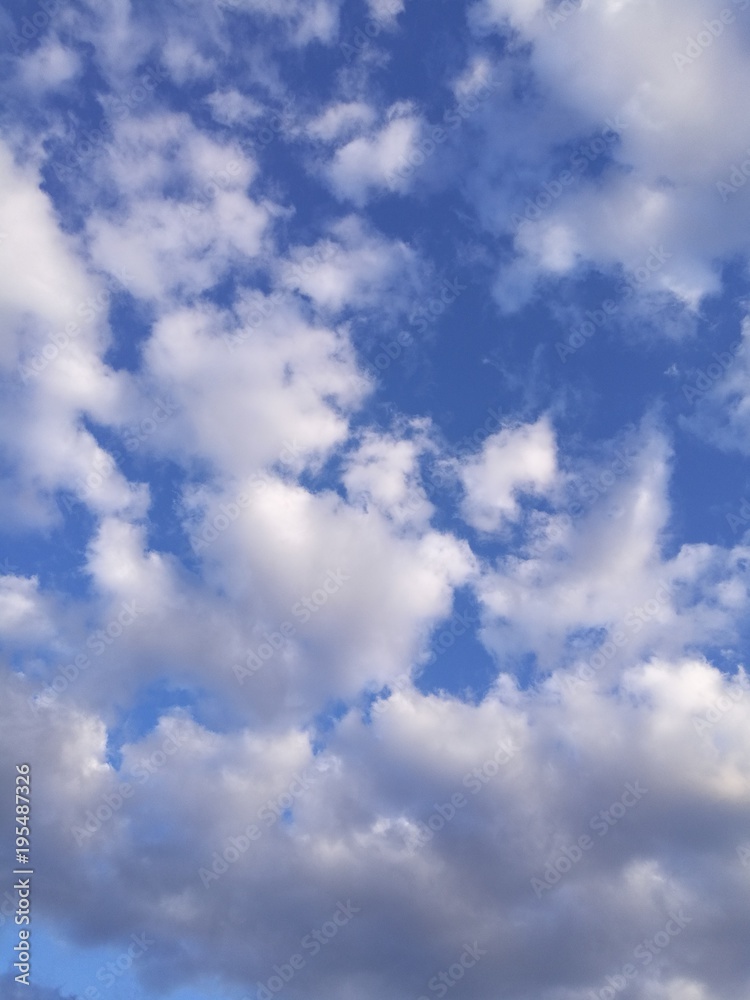 Naklejka premium Blue sky and white clouds
