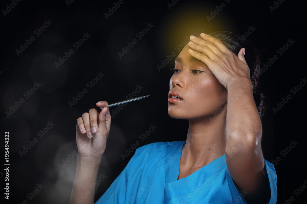 Fototapeta premium Doctor Nurse in white blue shirt with syringe