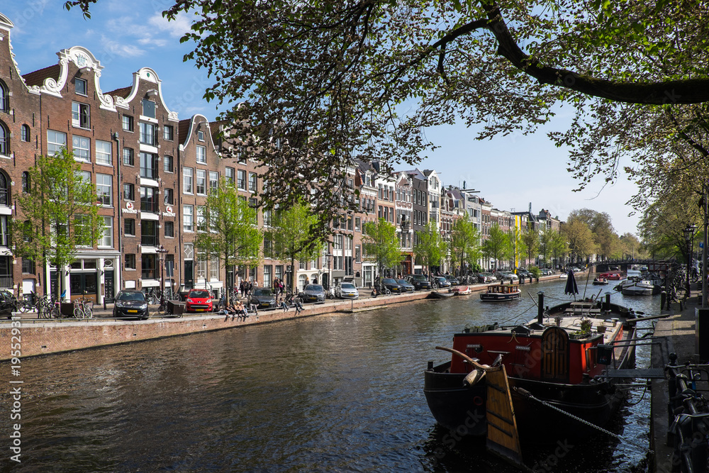 Häuserzeile an Amsterdamer Gracht 