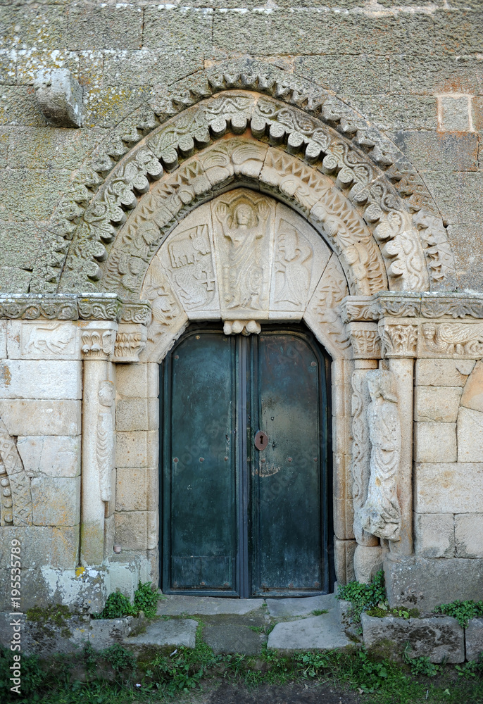 Iglesia de Santa María de Gracia en el castillo de Monterrey, Verín, provincia de Orense, Galicia, España