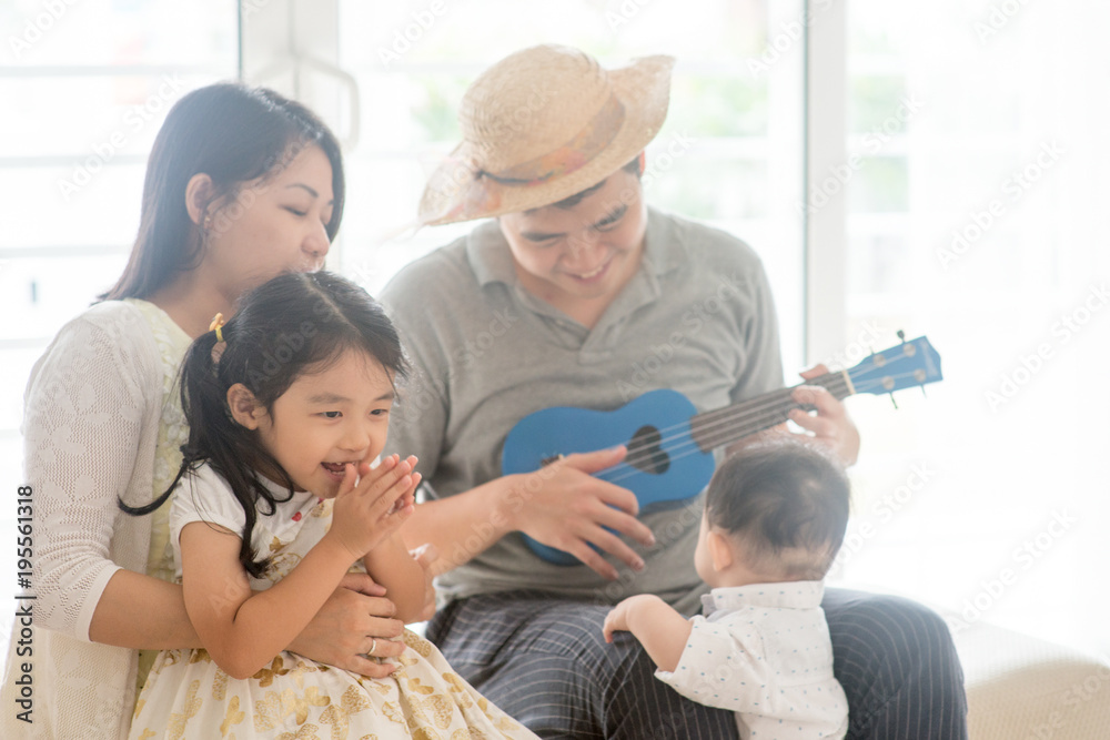 Fototapeta premium Asian family playing ukulele
