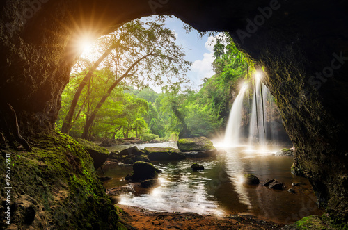 Heo Suwat Waterfall © 24Novembers