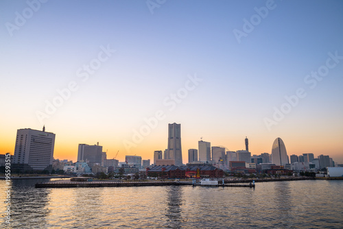横浜みなとみらい冬の夕焼けと都市風景１５