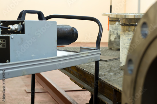 X-ray machine for testing welded joints