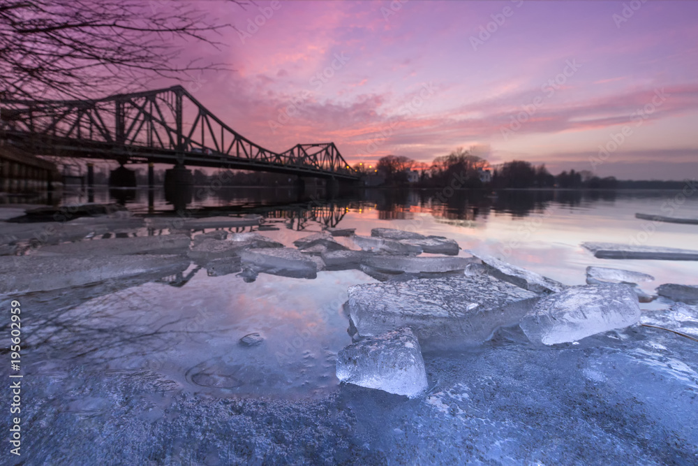 Fototapeta premium Epoka lodowcowa na moście Glienicker