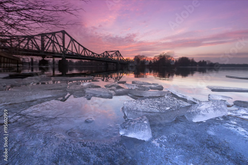 Eiszeit an der Glienicker Brücke
