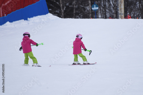 sci sciare neve inverno sport invernali montagna 