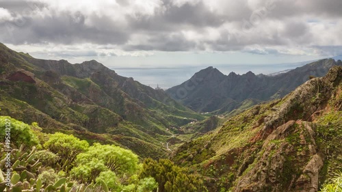 Time Lapse in Tenerife in Spain, next to Africa.
Trip to the mountains. 
Clouds with the Atlantic Ocean.