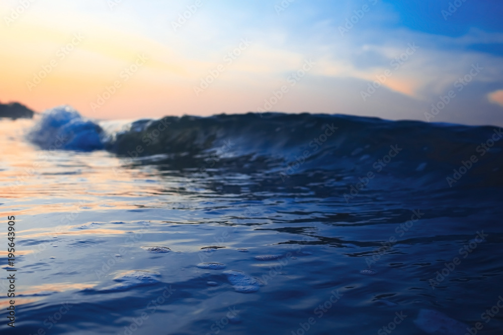 Obraz premium Waves on the beach in the tropics