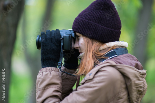 Obraz na plátně beautiful woman tourist travel photographer photographing forest at autumn day