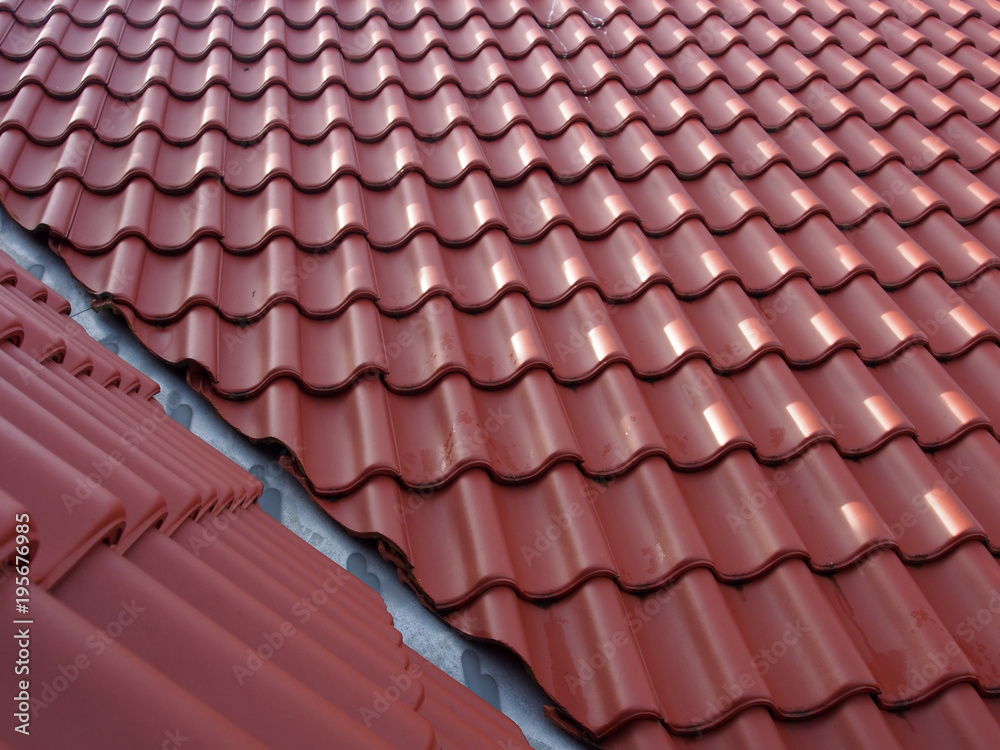 Dachsanierung: Hausdach, Dachpfannen, Dachziegel Dachsanierung: Hausdach, Dachpfannen, Dachziegel