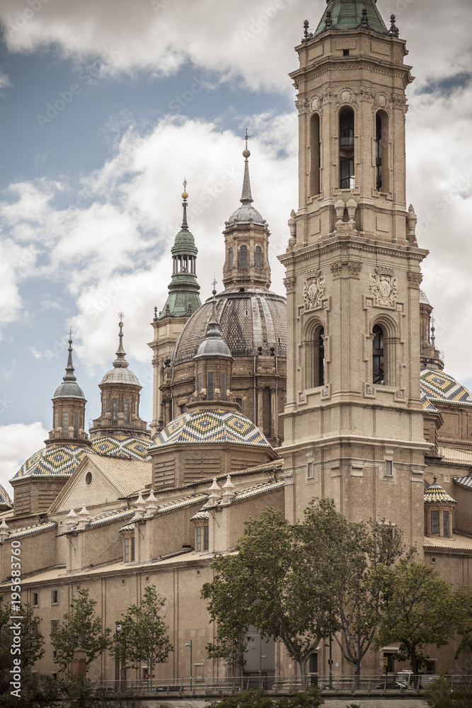 Fototapeta premium El Pilar, basilica, Zaragoza, Spain.