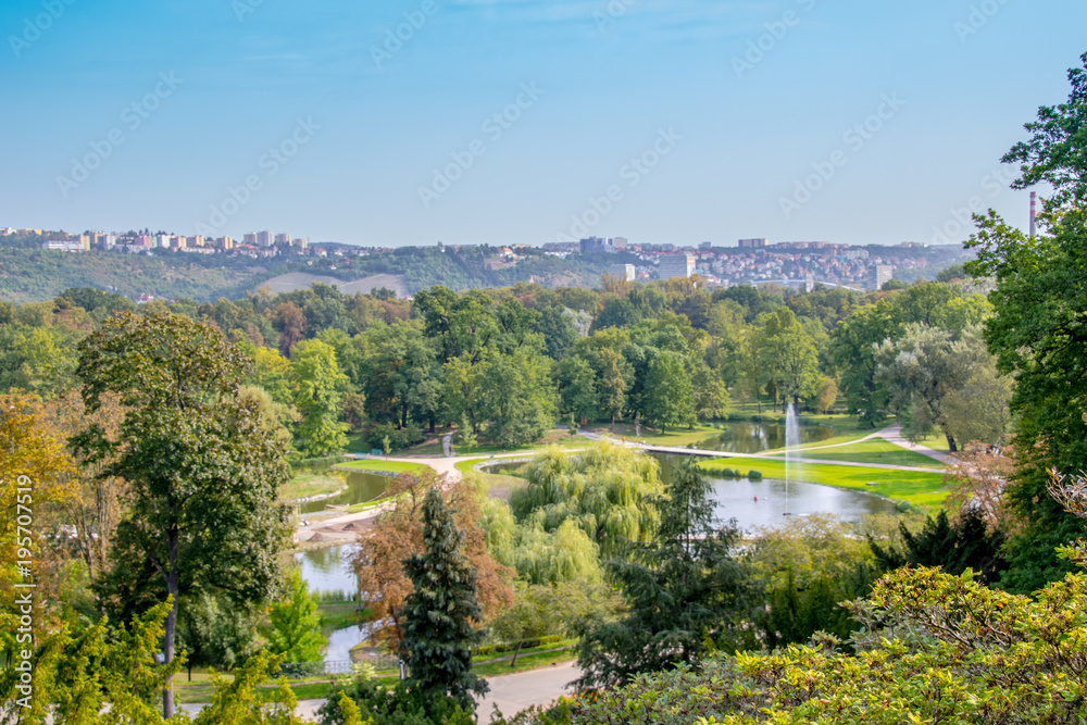 Fototapeta premium Königlicher Wildpark Baumgarten (Královská Obora Stromovka) in Prag, Tschechische Republik