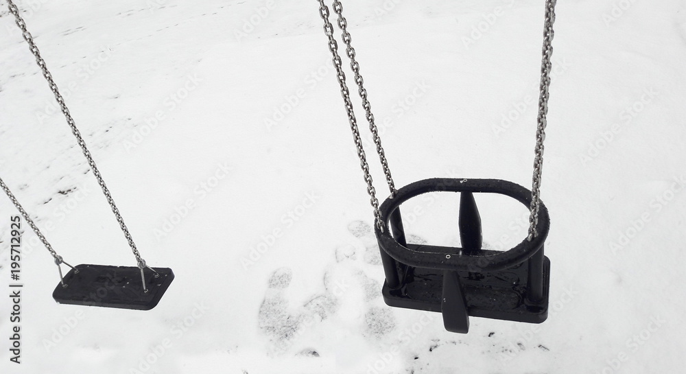 Altalene in inverno - neve Altalene in inverno - neve