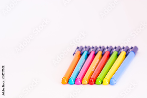 Color markers disposed side by side