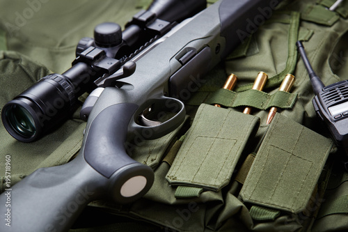 Foto Hunting rifle and equipment.