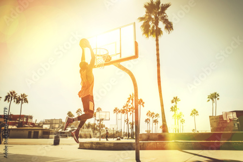 Canvastavla Basketball slam dunk on a californian court