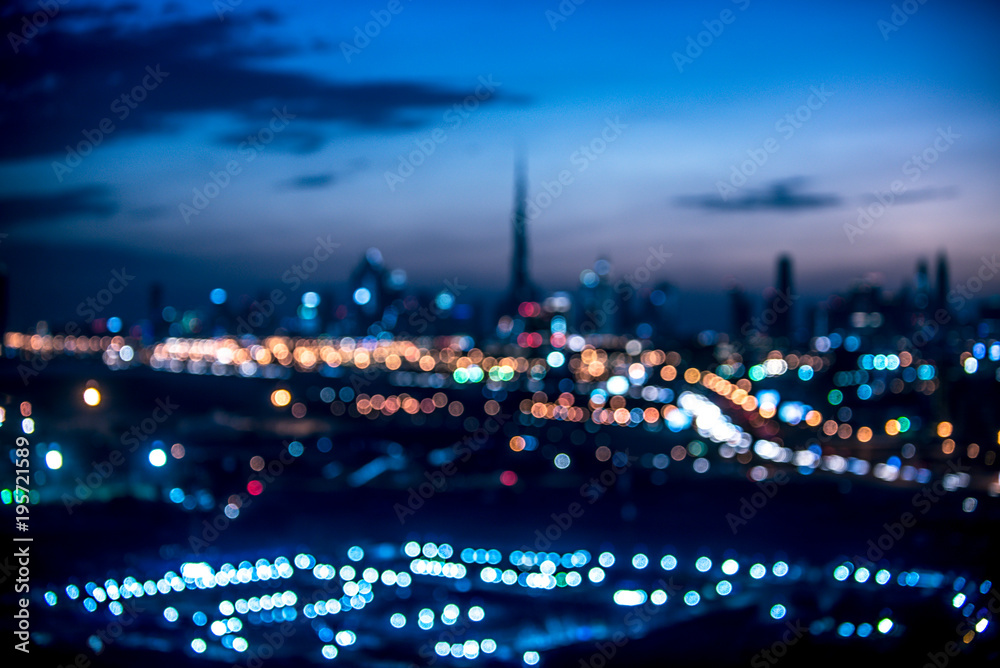 Fototapeta premium Niewyraźne widok z lotu ptaka Dubaju nocą