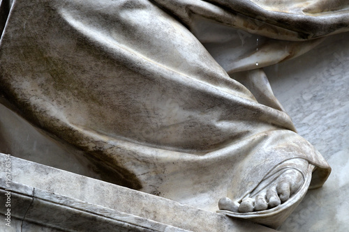 Fuß der Moses-Statue an der Säule der Unbefleckten Empfängnis (Colonna dell' Immacolata Concecione)  photo