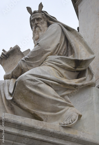 Moses-Statue am Fuße der Säule der unbefleckten Empfängnis (Colonna dell' Immacolata Concecione) 