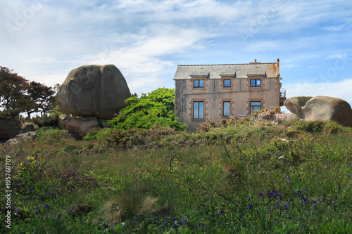 La maison et le rocher