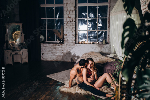 Cuadro en lienzo Romantic evening of a young couple.
